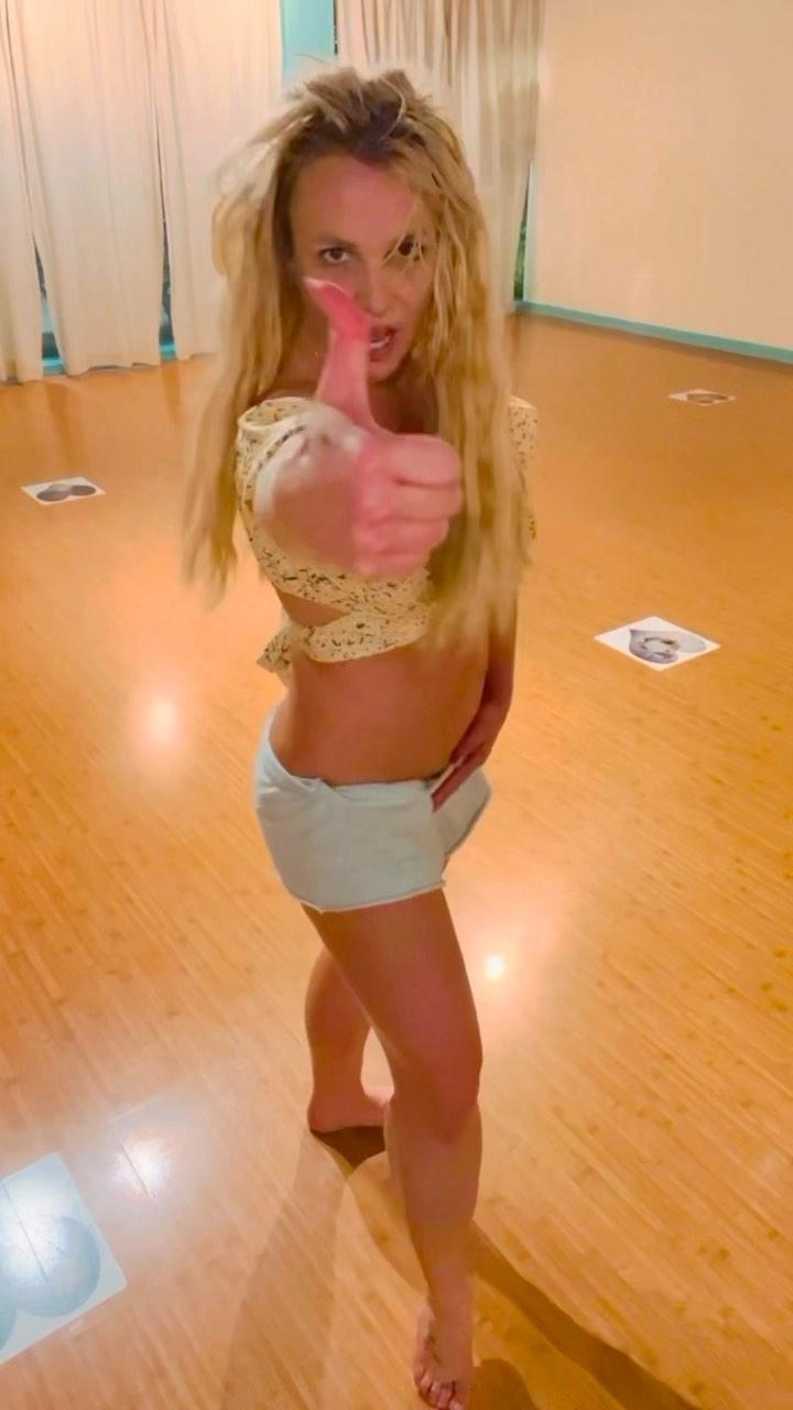 Britney Spears dancing in Maui