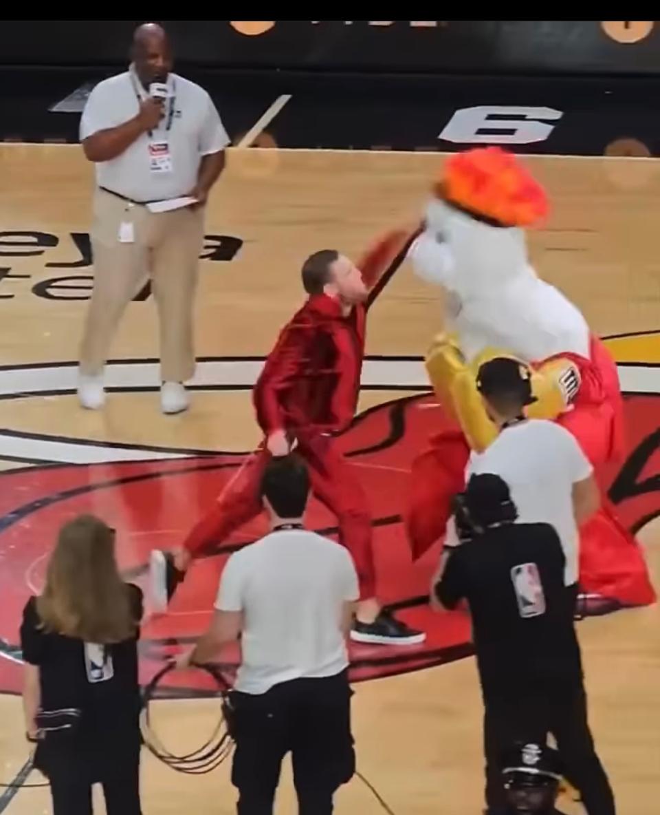 Conor McGregor and Burdie the Miami Heat mascot