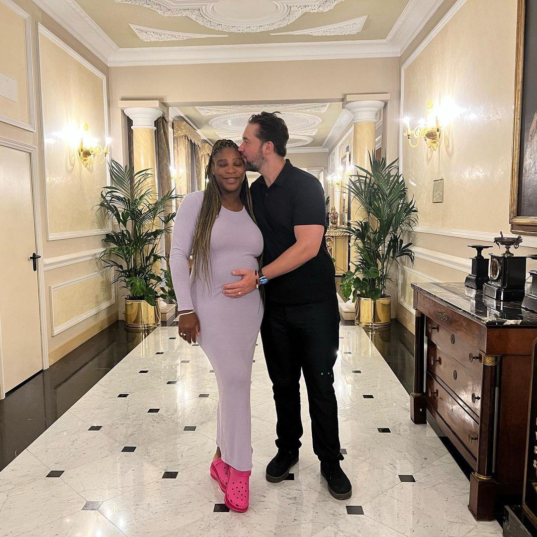 Serena Williams Enjoys Intimate Baby Moon With Husband Alexis Ohanian In Bump-hugging Dress