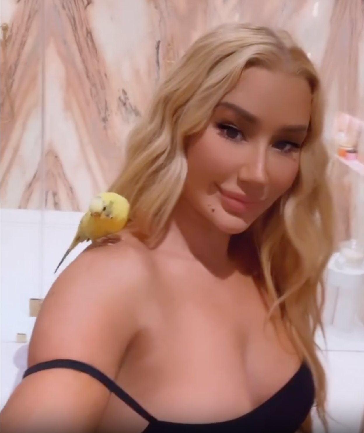 Iggy Azalea Reminds Fans Of Her Perfect Curves & Introduces Cute New Friend