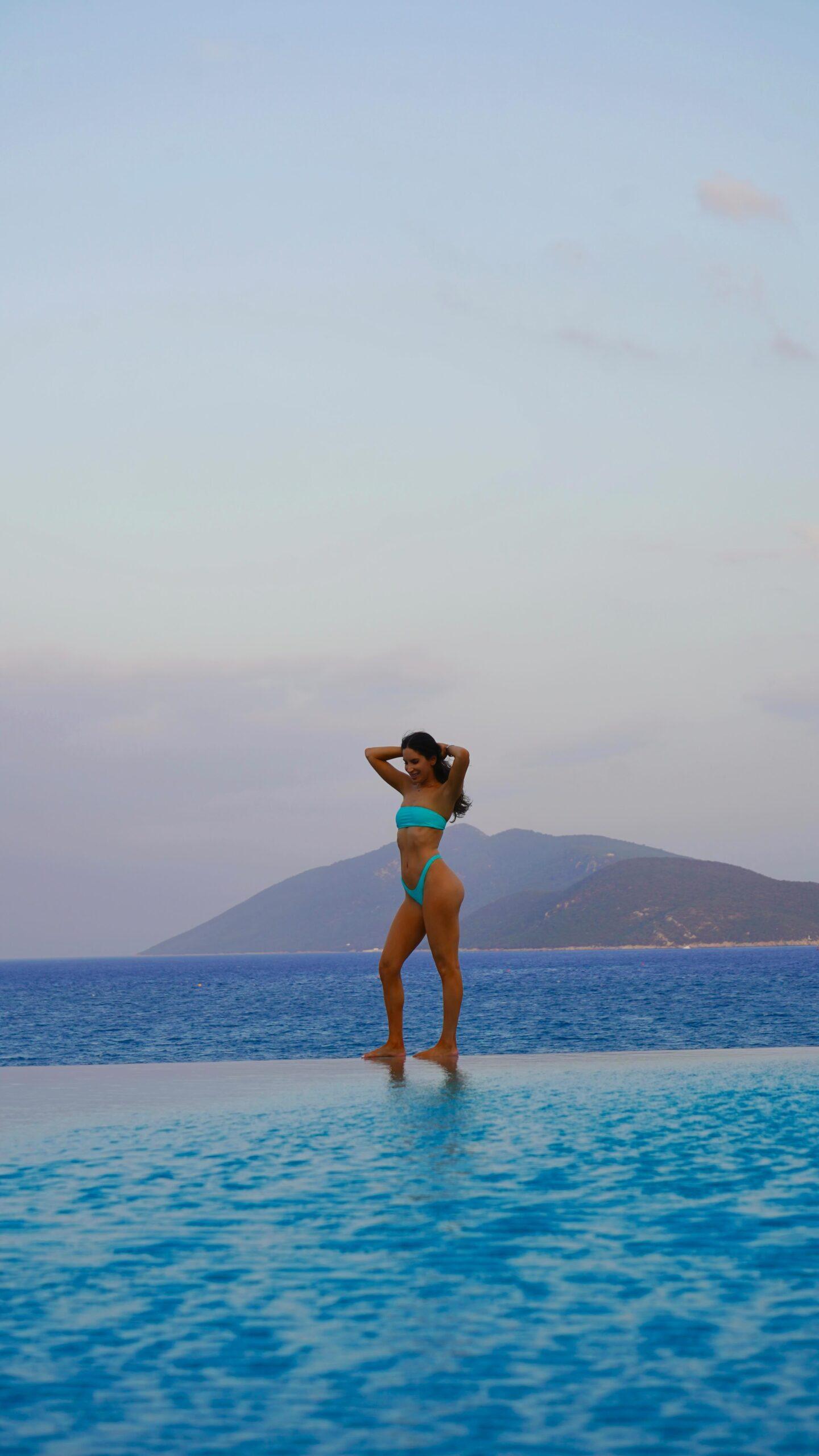 Jen Selter Flaunts Her Sunned Buns In A Turquoise Bikini