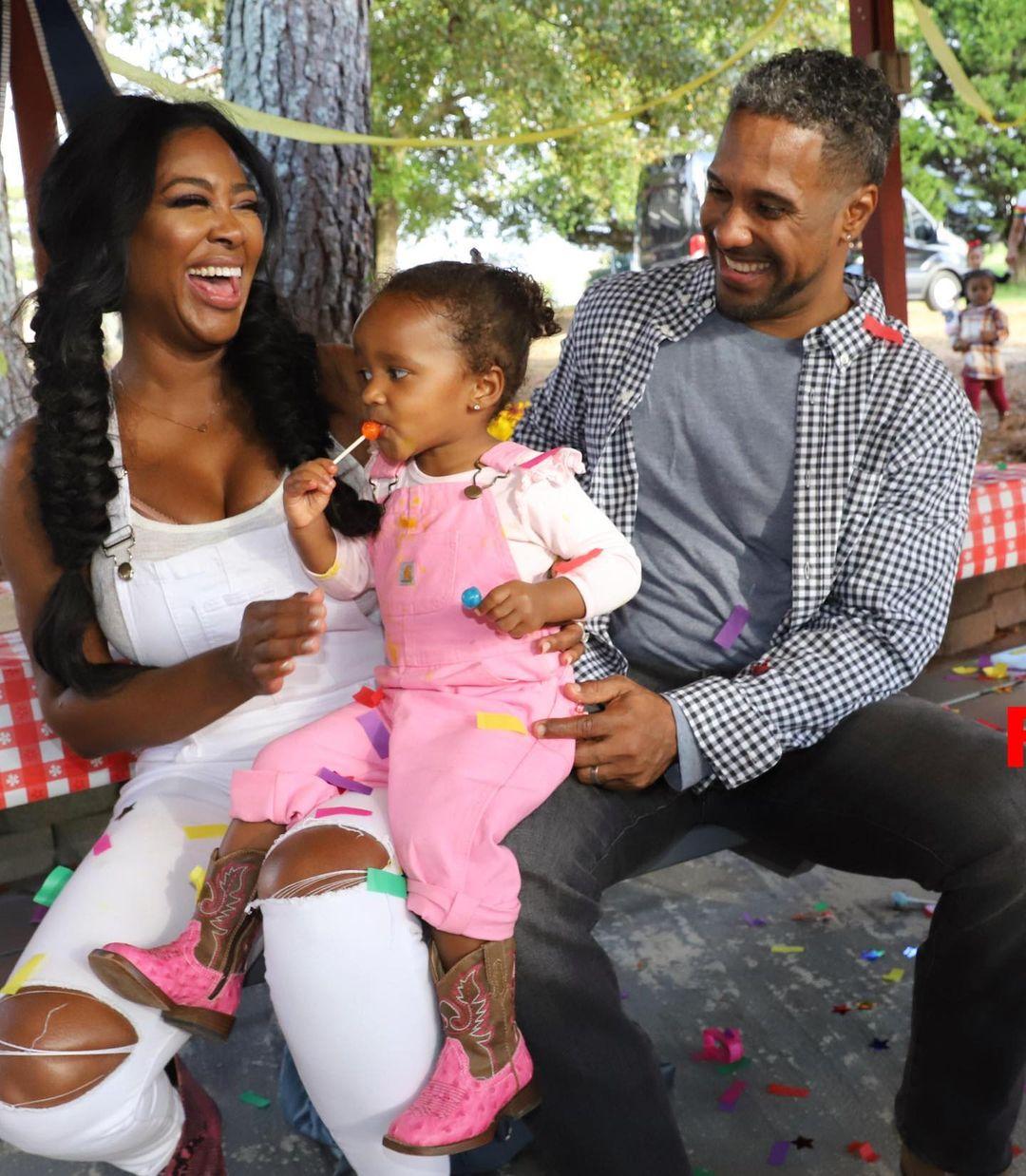 'RHOA' Putting Kenya Moore's Child In Compromising Position, Reality Stars Back In Court