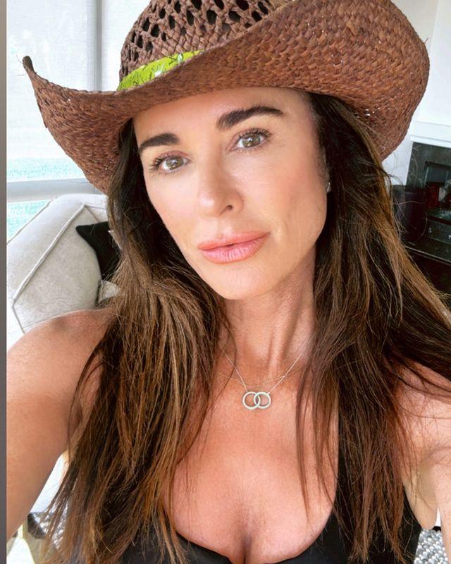 Kyle Richards Marks One Year Of Sobriety With Stunning Photo Amid Separation From Mauricio Umansky