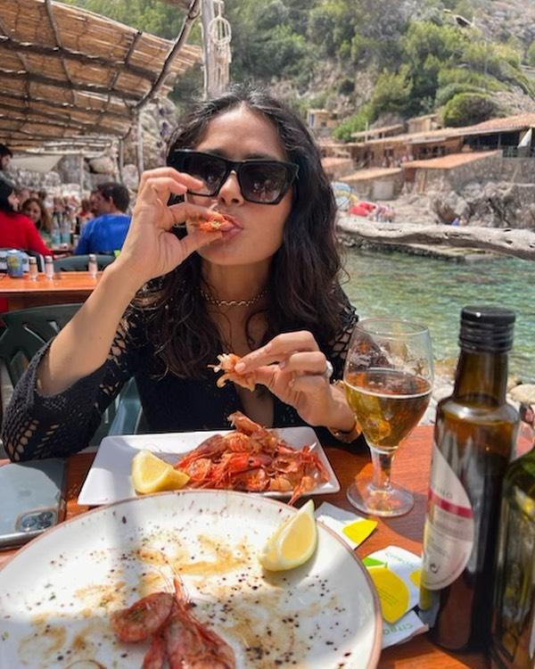Salma Hayek Still Looks Stunning While Biting The Heads Off Shrimp!