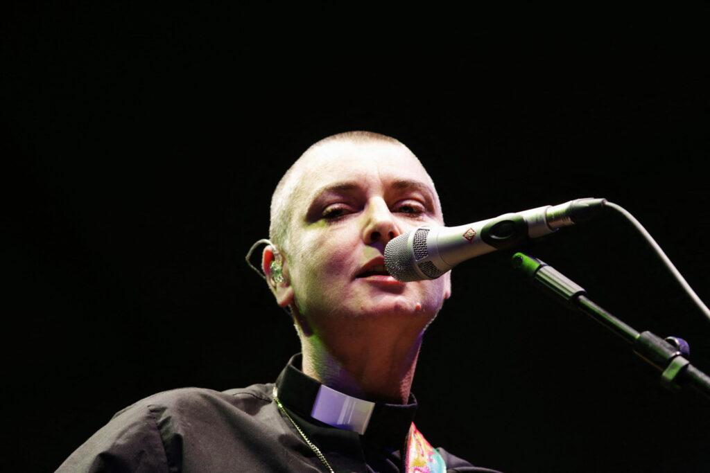 irish singer Sin ad O apos Connor passed away at 56 Live images in concert like a priest