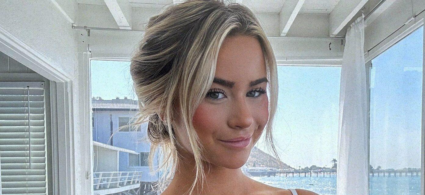 Emily Elizabeth Called ‘An Absolute Doll’ In Her New Swimsuit Pic