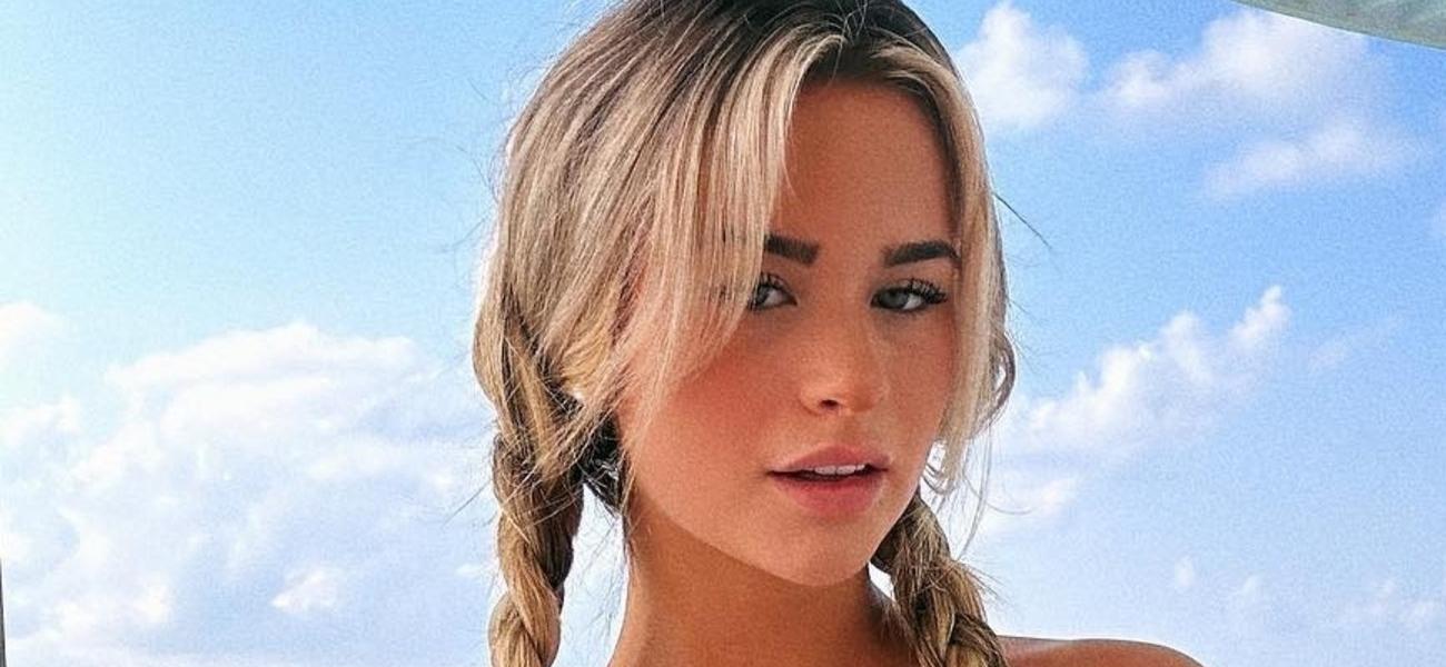 Emily Elizabeth In Her Red Bikini Gives Instagram A ‘Merry Christmas’