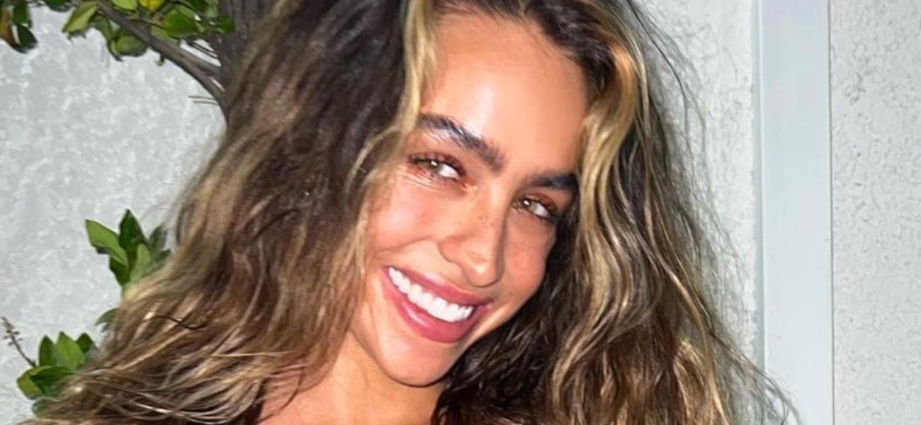 Sommer Ray All Smiles As Miniskirt Flies Up In Mexico