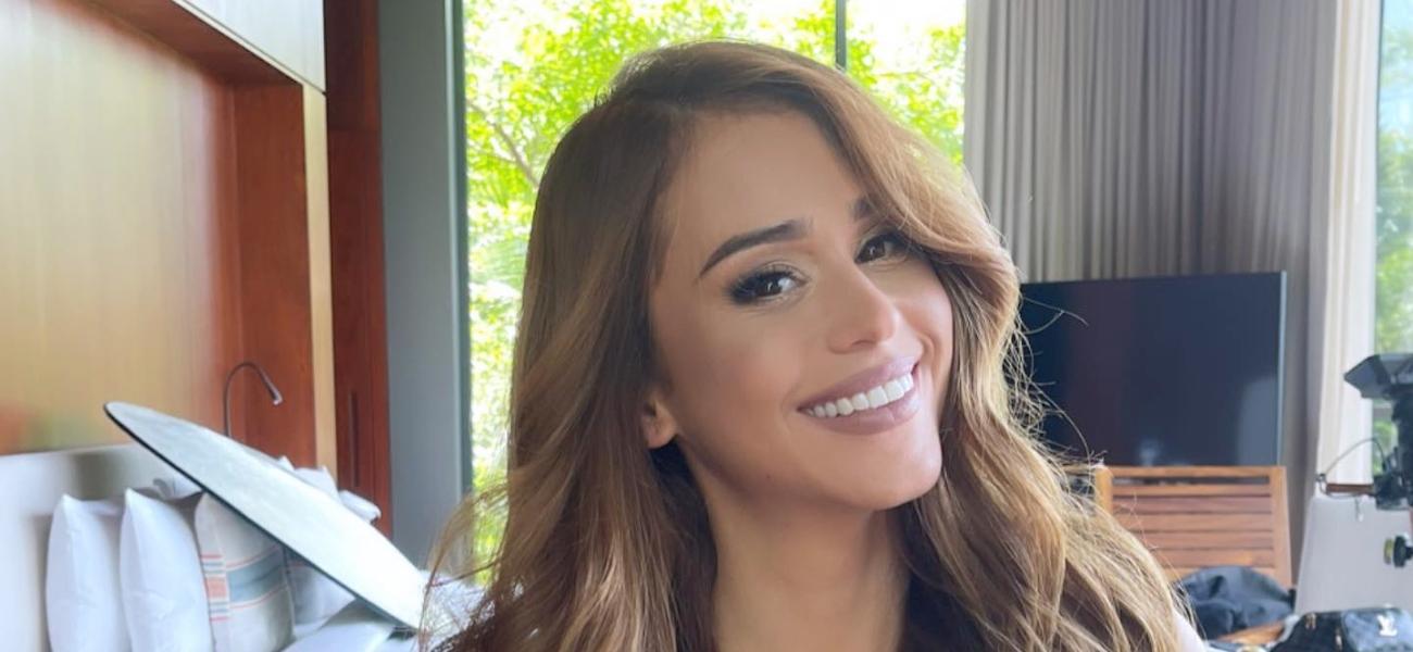 Mexican Weather Girl Yanet Garcia Poolside Swimsuit Celebrates Her Popularity