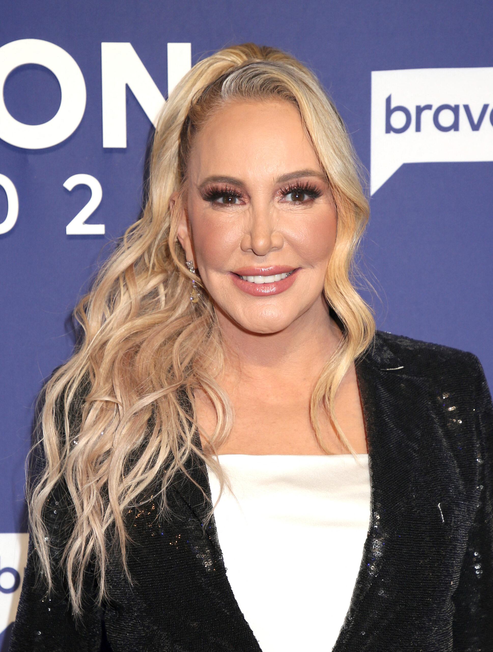 Shannon Beador comparece ao tapete vermelho do Andy's Legends Ball na BravoCon