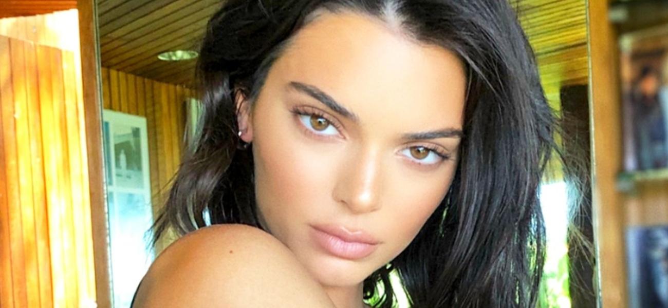 Kendall Jenner In Bathroom Bikini Told She’s Showing Too Much