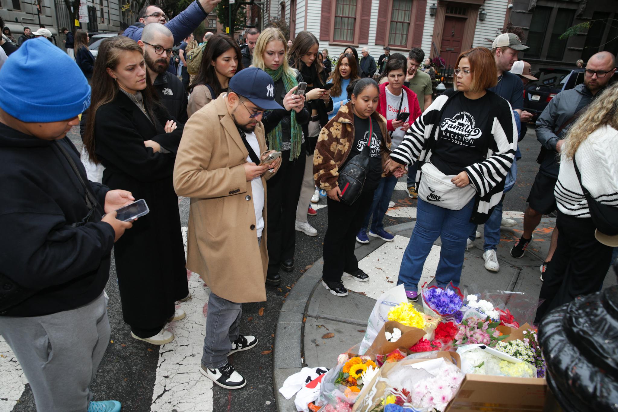 Matthew Perry Fans Gather at Chandler Bing's 'Friends' Apartment - Parade