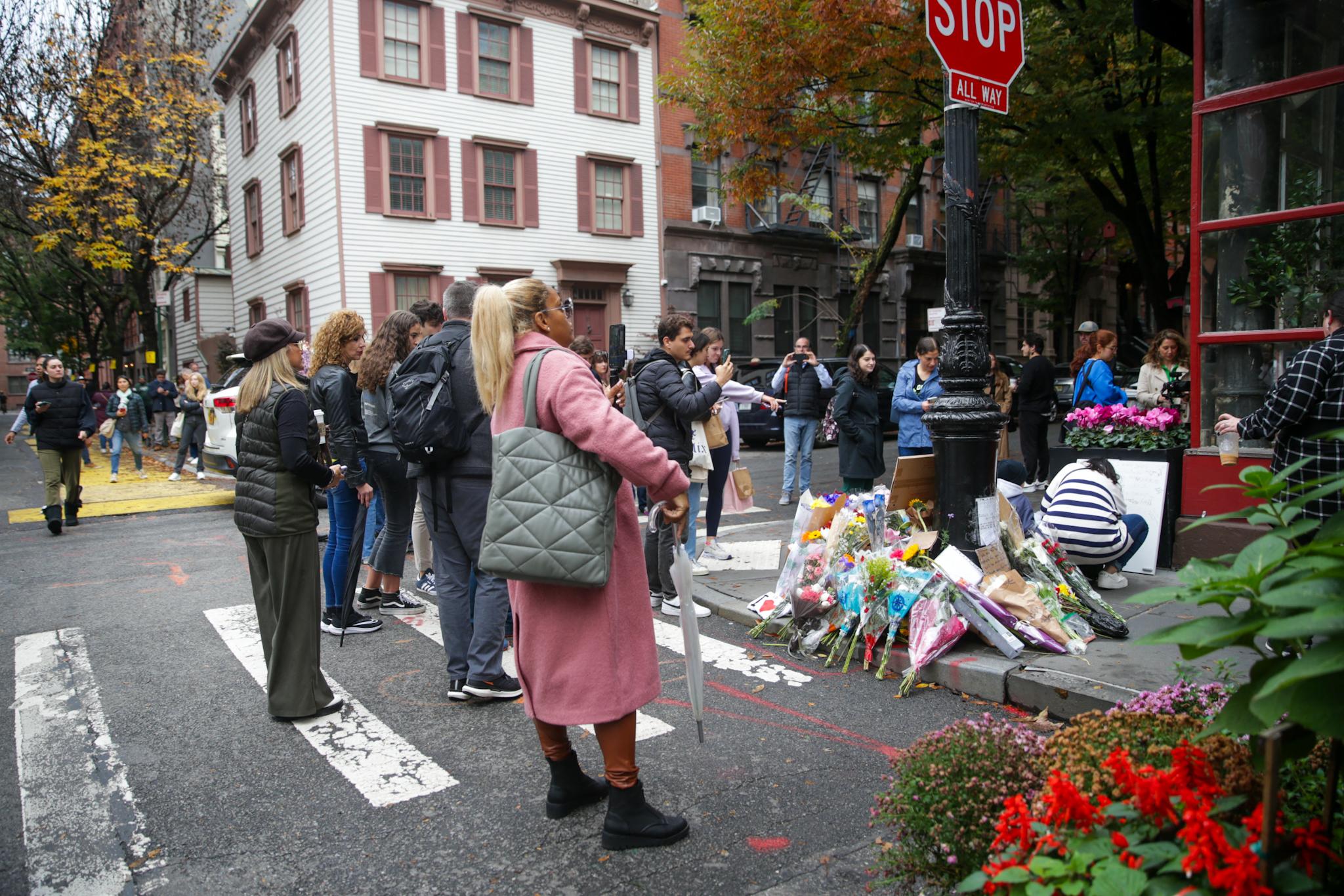 New Yorkers are flocking to the 'Friends' apartment to mourn the death of  Matthew Perry