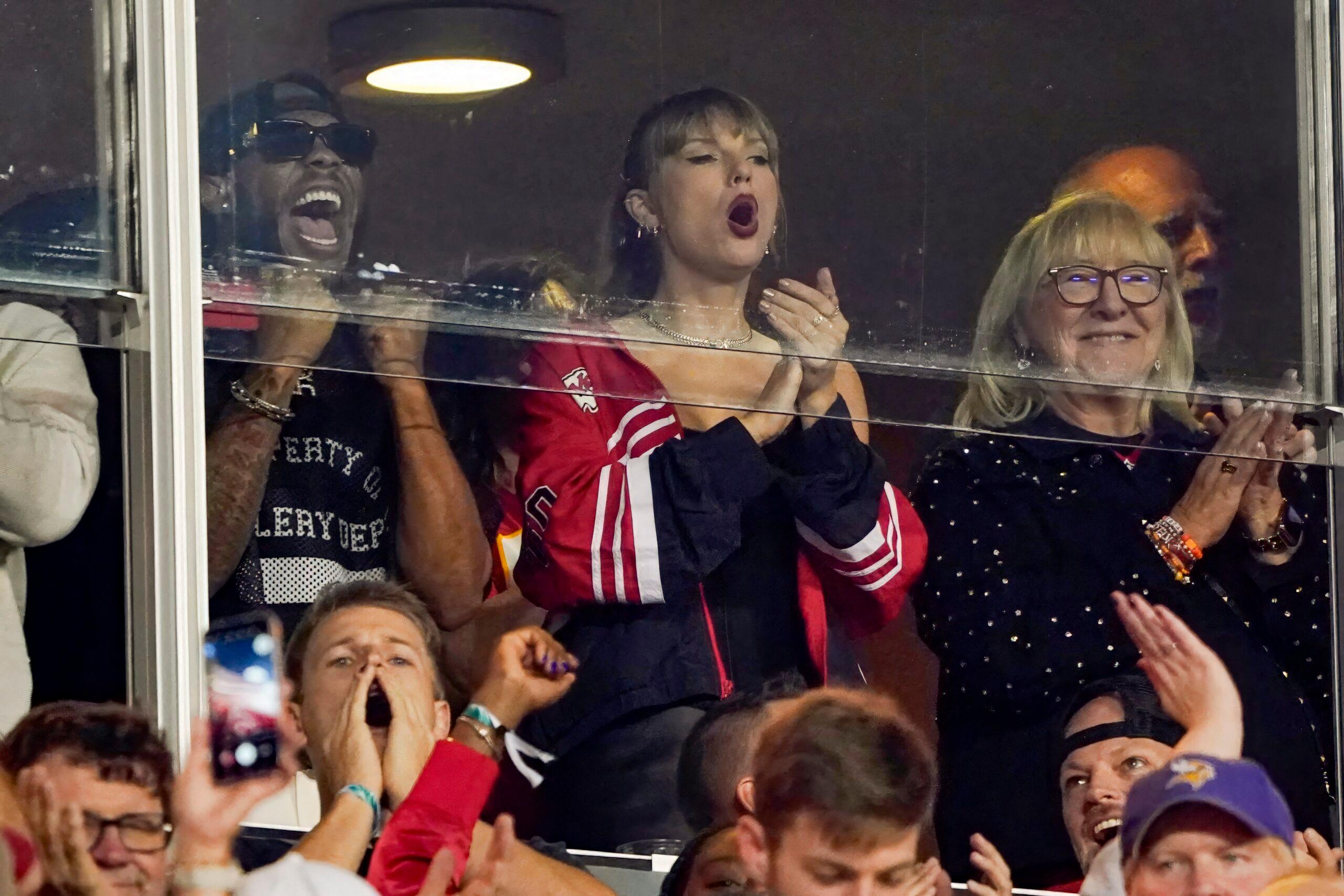 Taylor Swift joined Travis Kelce's mom Donna in the stands.