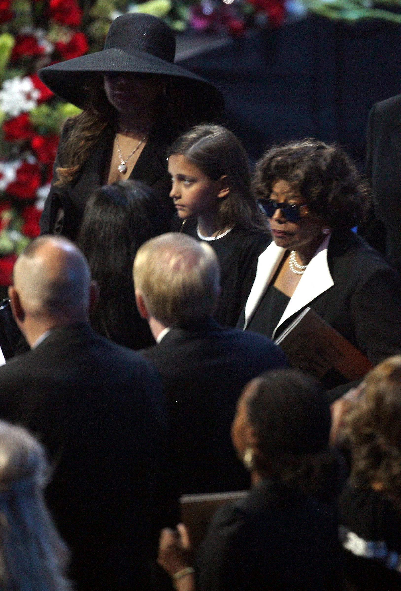 Katherine Jackson arrives with Michael Jackson's daughter, Paris (C) for the memorial services for pop star Michael Jackson in Los Angeles July 7, 2009