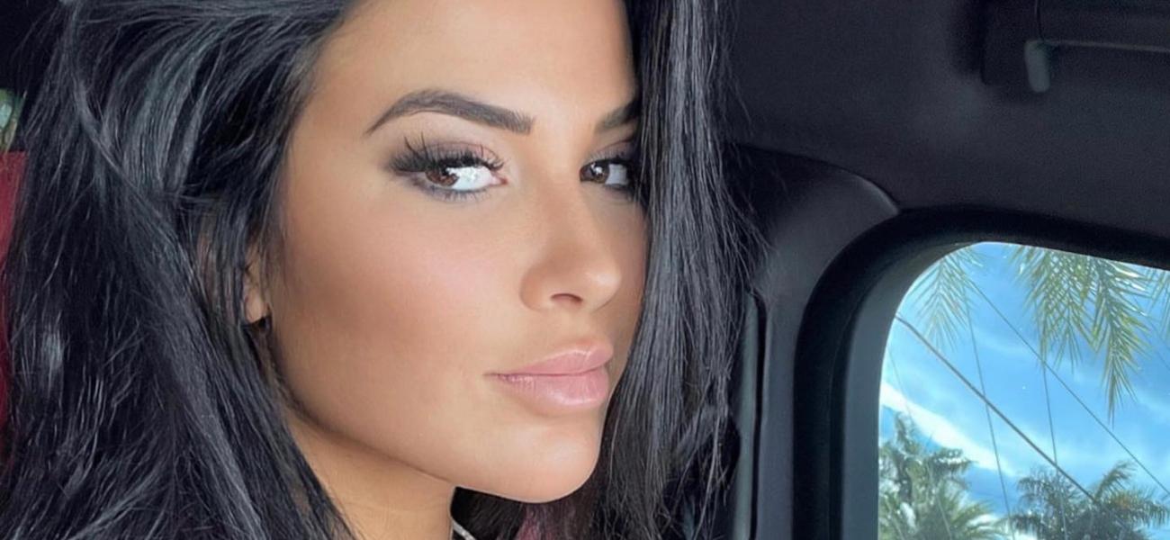 Rachel Bush In String Bikini Is ‘Thicker Than A Snicker’