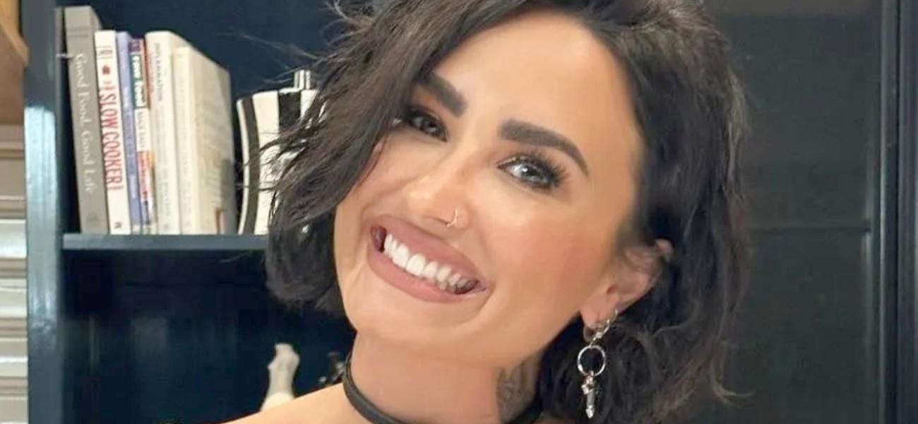 Demi Lovato smiling 1300