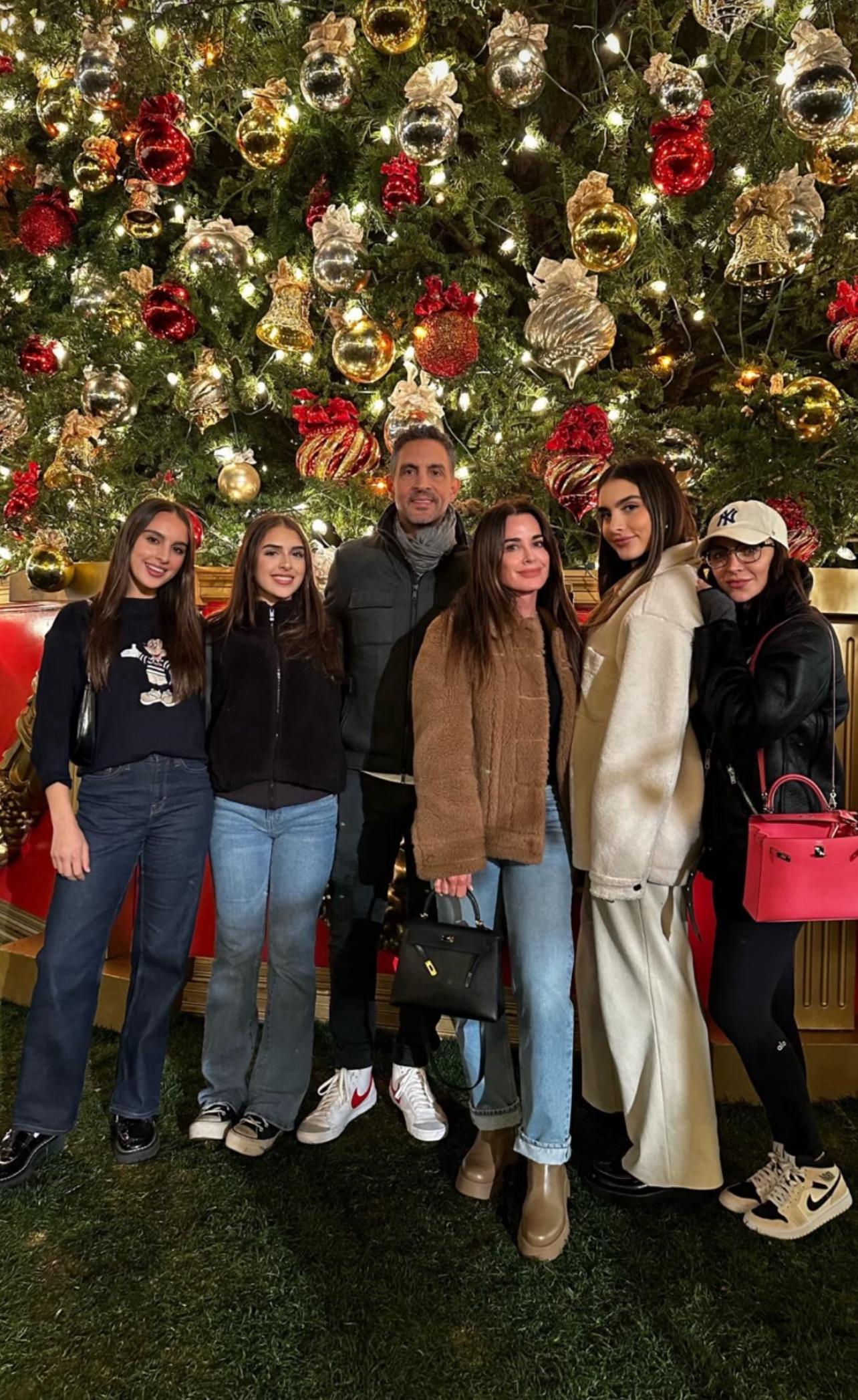 Are Kyle Richards & Mauricio Umansky Working It Out? See New Family Photo