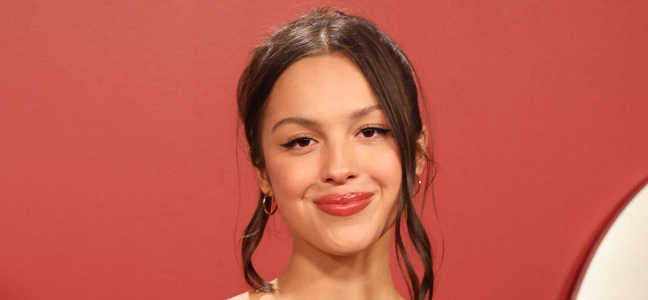 Olivia Rodrigo: Engaged & Showing Off That Huge Rock! - lzg3wex