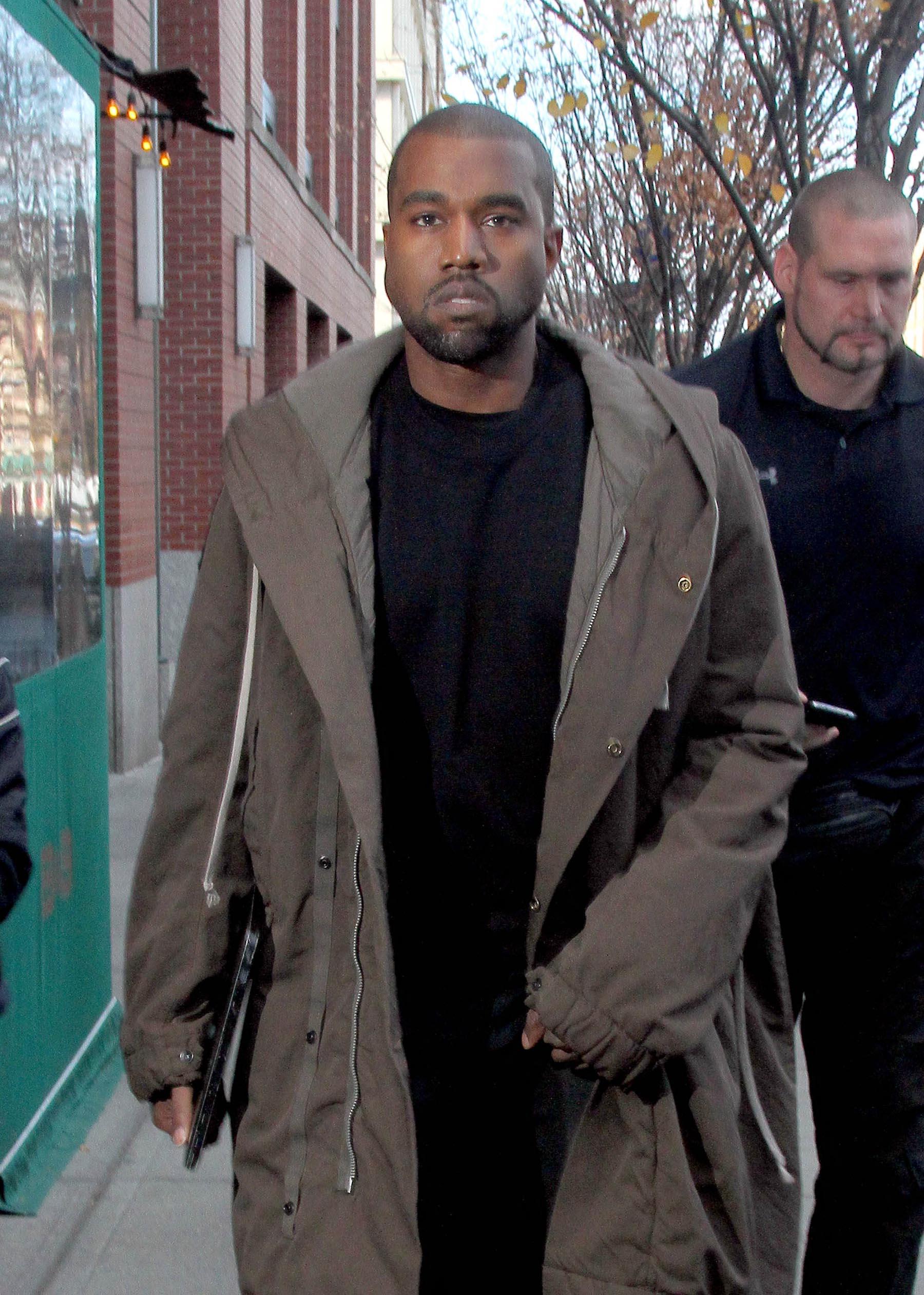 Kanye West arrives home in Manhattan, NYC