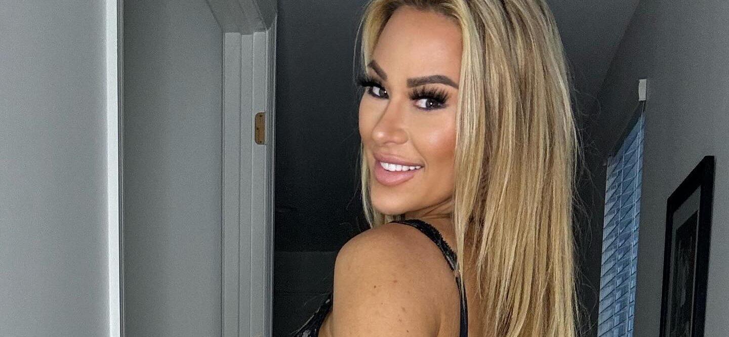 Army Veteran Kindly Myers In Black Undies Shows Off The 'Full Moon
