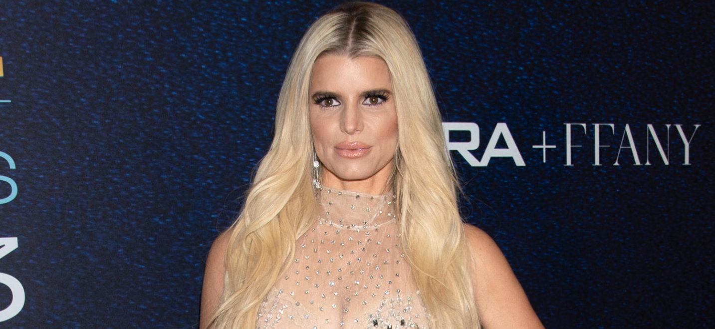 Jessica Simpson Flaunts Her Sculpted Abs In A Black Crop Top