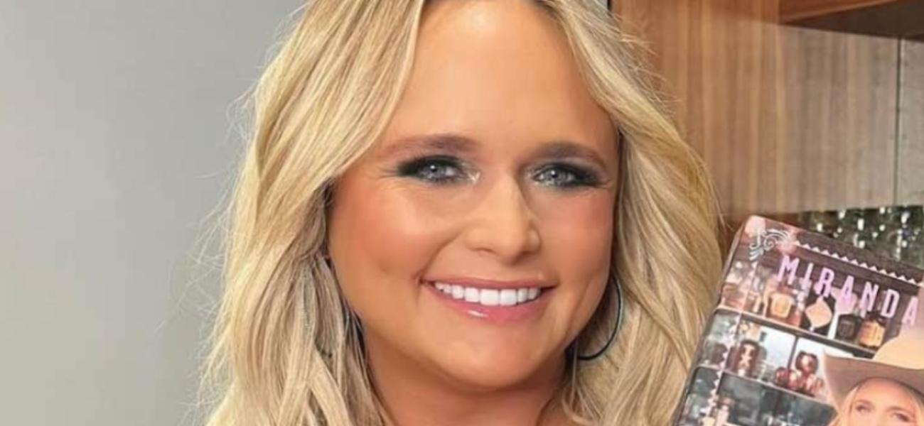 Miranda Lambert In Strapless Bikini Stuns On Hawaii Beach
