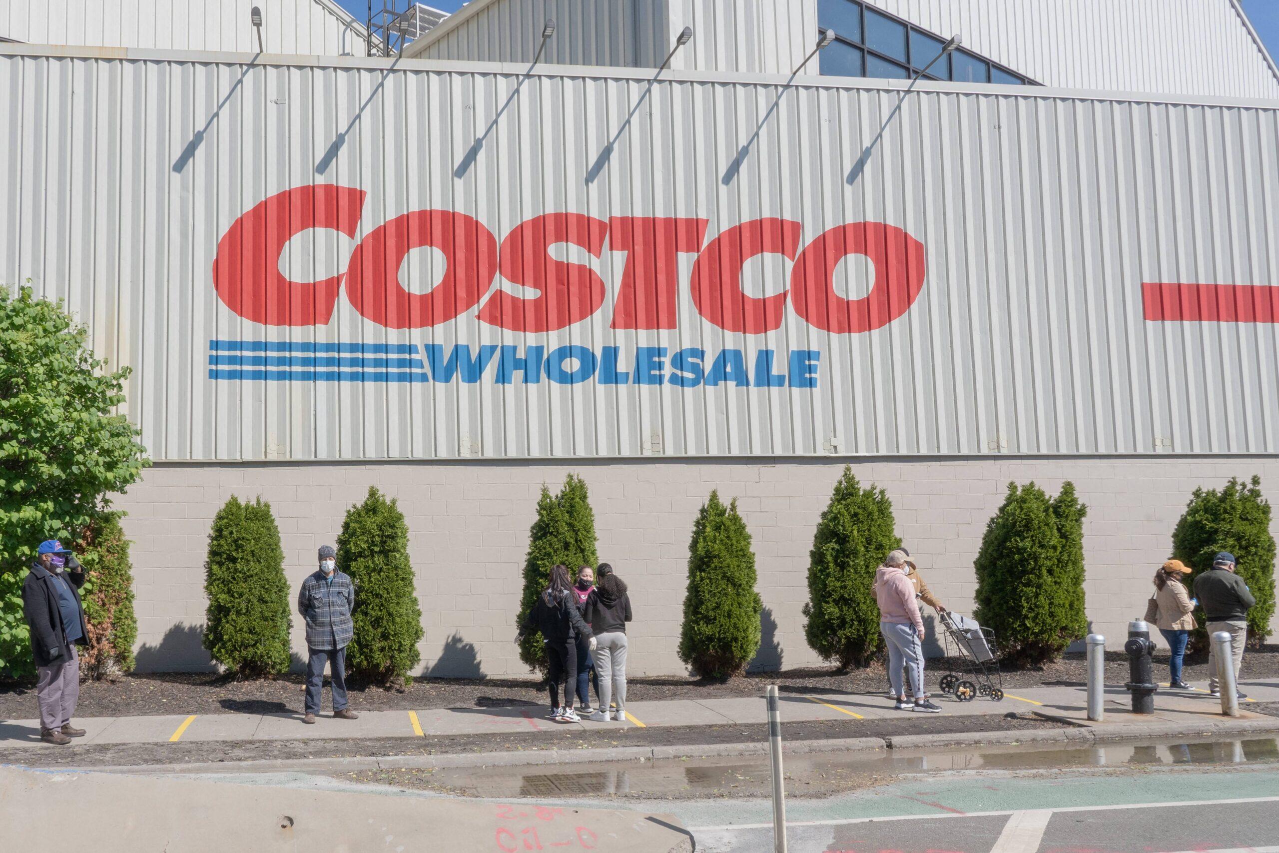 TikTok Star Loses 4.2lbs Eating Only Costco’s $1.50 Hot Dog Meal For A Week