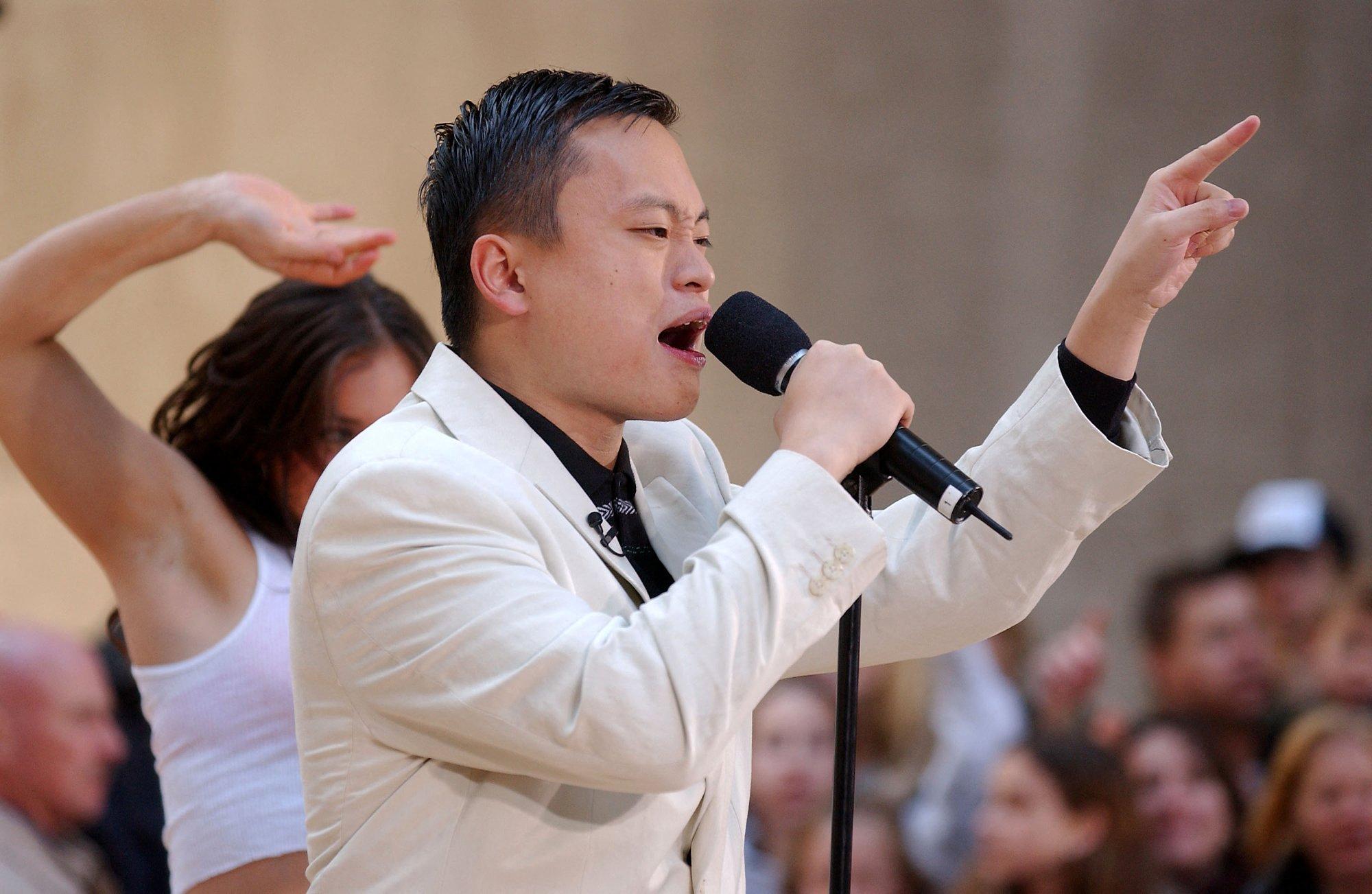 Sensação do 'American Idol' William Hung revela vício em jogos de azar