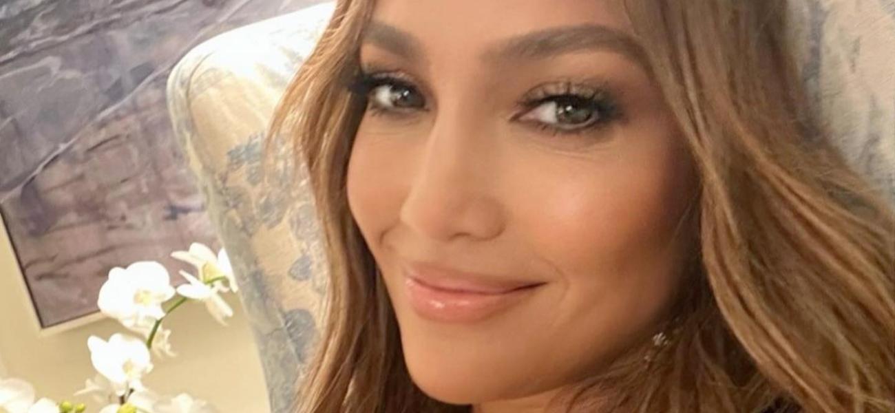 Jennifer Lopez In Plunging Spandex Celebrates A ‘Merry Sunday’