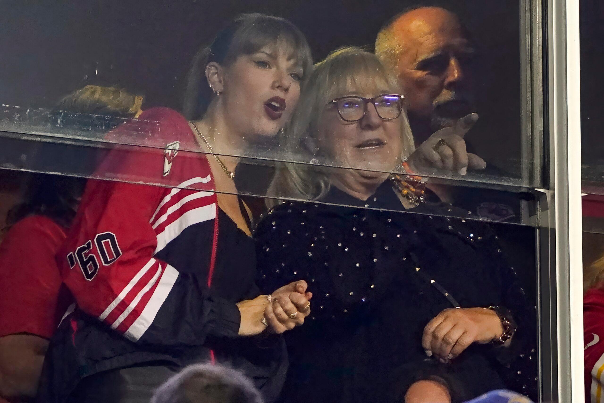 Taylor Swift is back on the bleachers for Travis Kelce at the Kansas City Chiefs game along side Kelce's mom Donna.