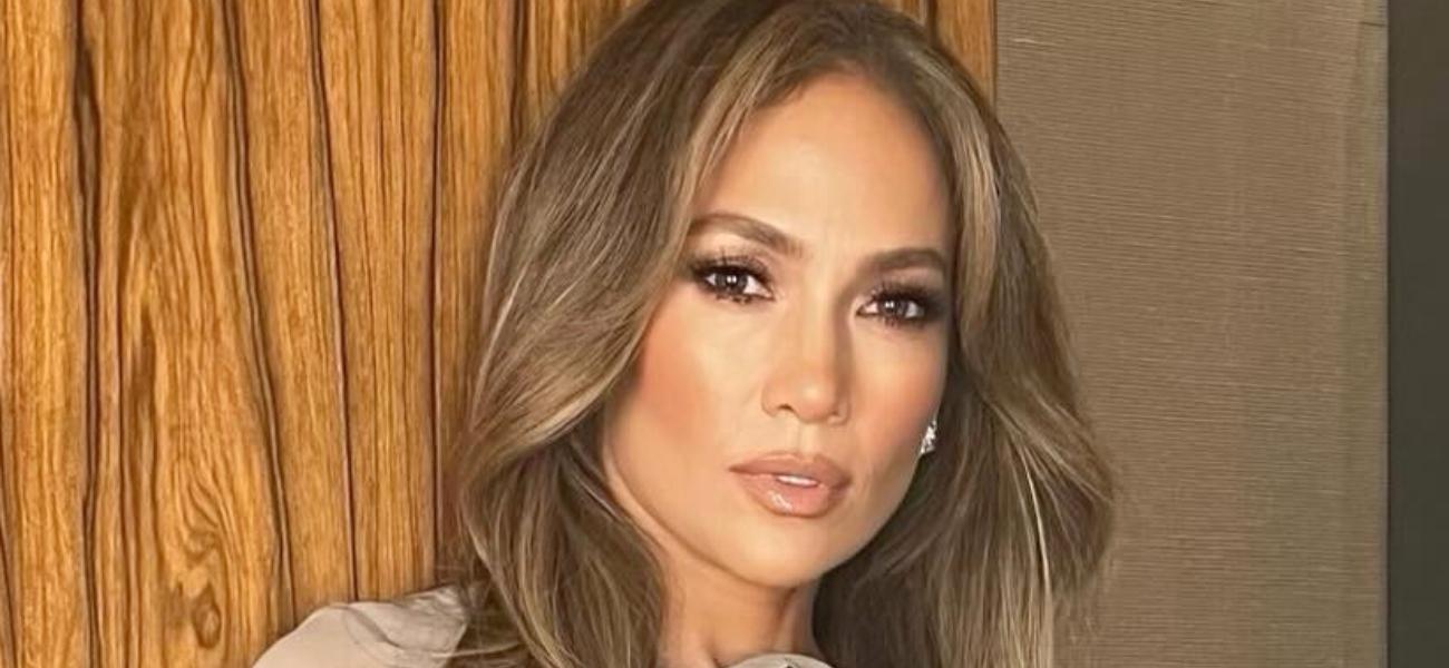 Jennifer Lopez In Plunging Swimsuit Proves Her Hips Don’t Lie