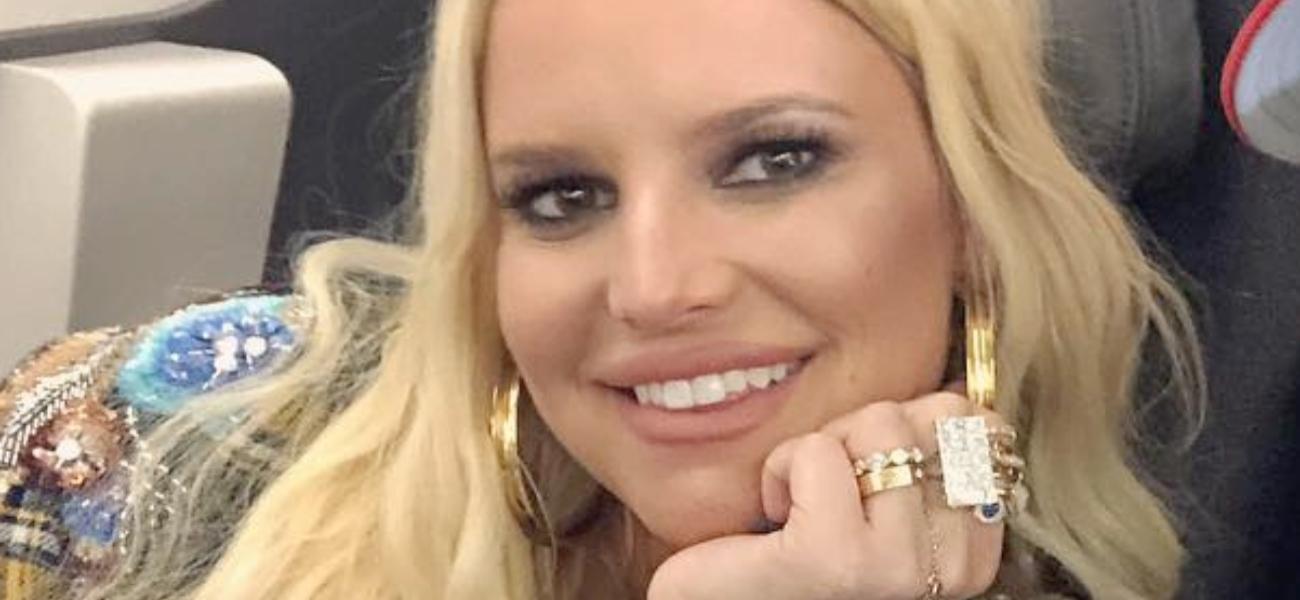 Jessica Simpson Pitied By Own Fans In Leather Shorts And Heeled Boots
