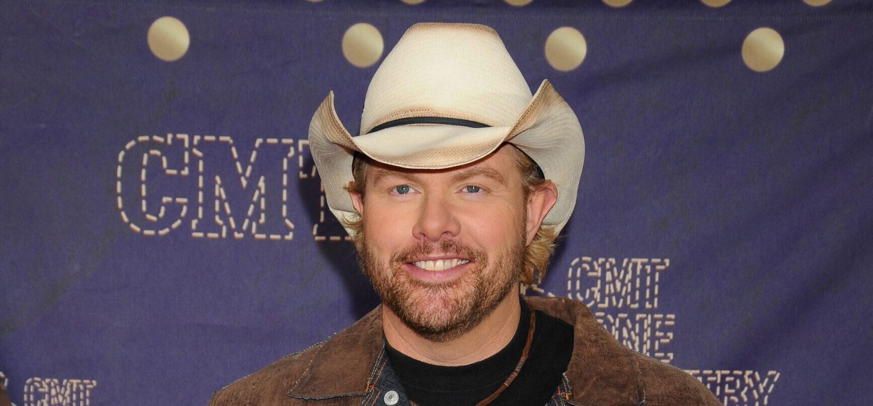 Toby Keith Quit Chemo scaled e1707419547437