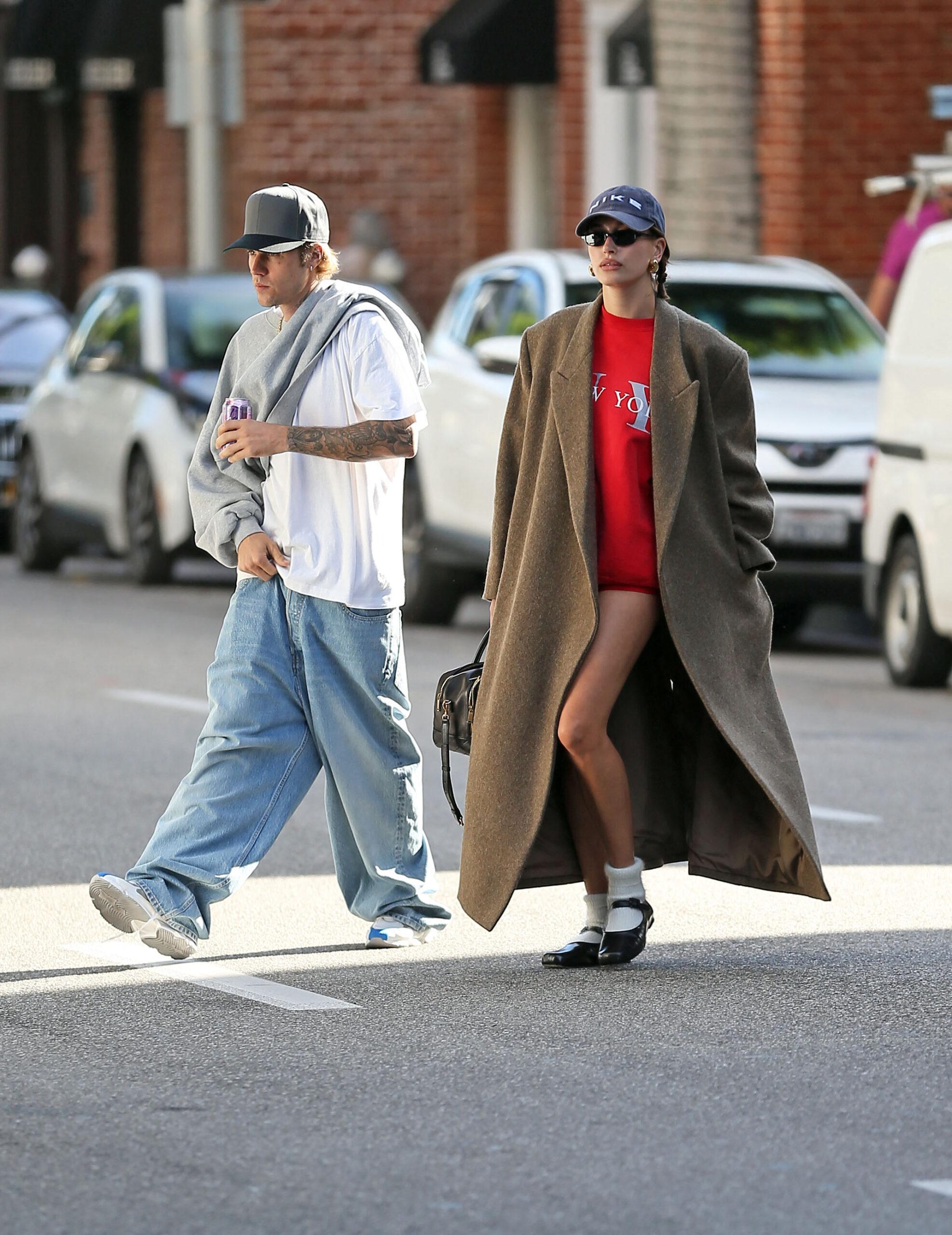 Justin e Hailey Bieber são vistos fazendo compras em Beverly Hills