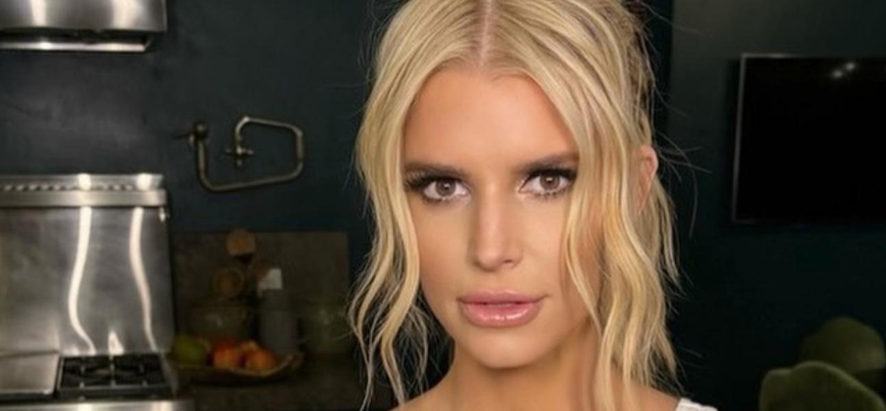 Jessica Simpson Warned She’s ‘Damaging Herself’ In Tight Dress