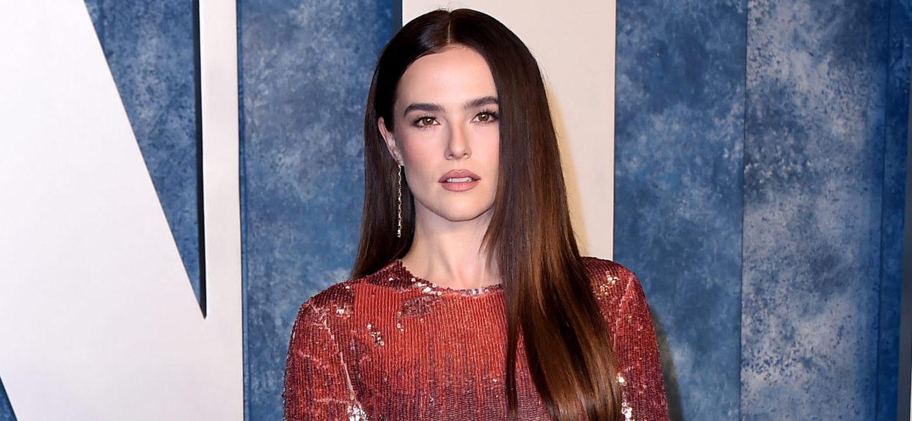 Zoey Deutch Flaunts Her Chiseled Abs In A Droolworthy Bikini Snap