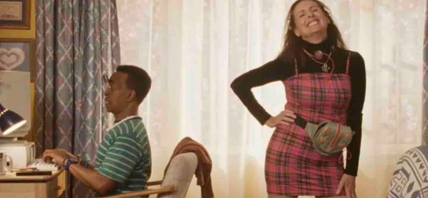 Molly Shannon And Tim Meadows Reunite For 90s Fun With Samsung!