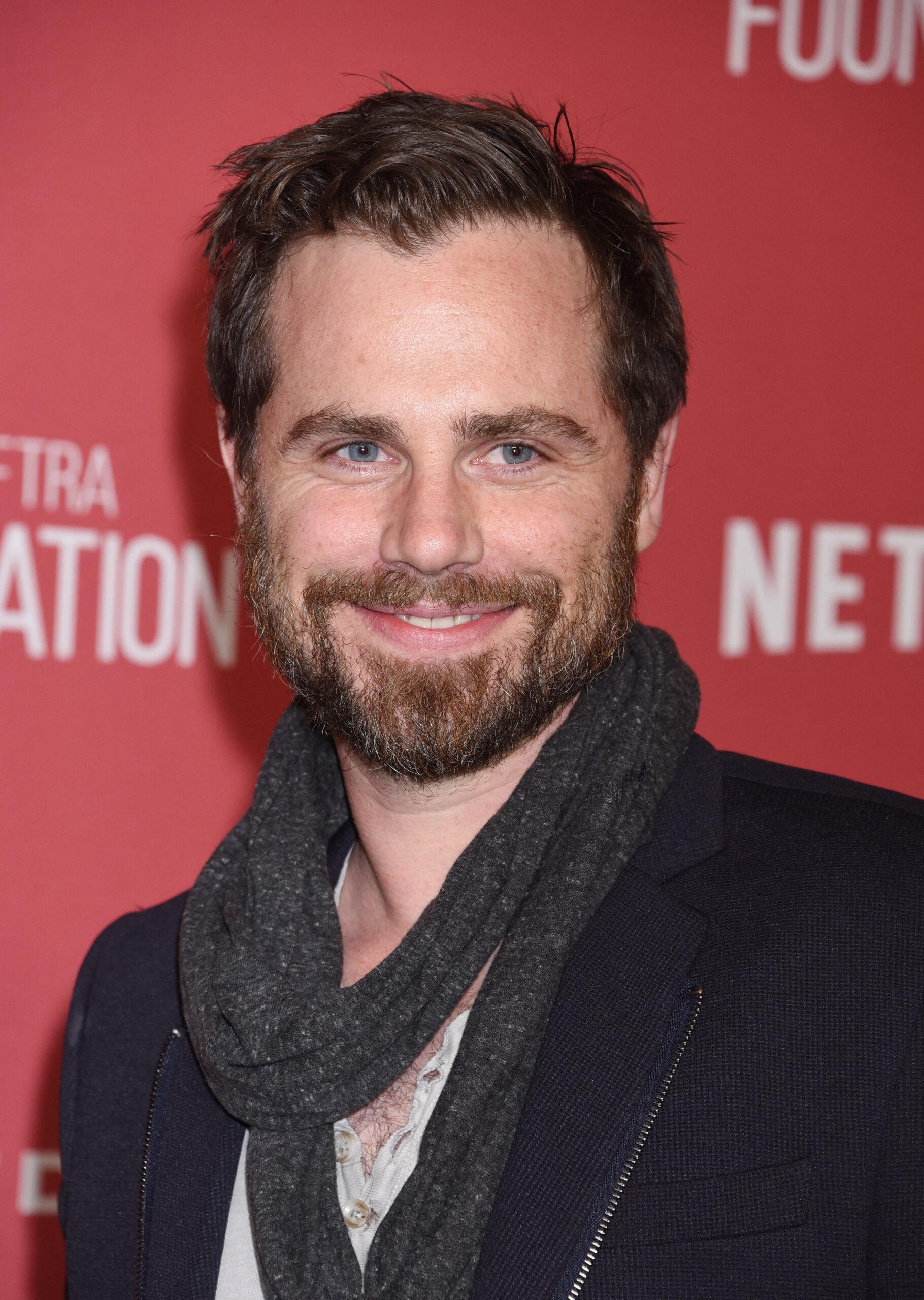 Rider Strong recebe reação negativa por ‘proteger crianças predadoras’