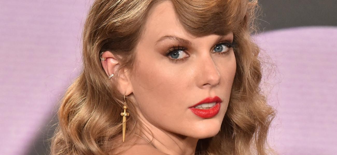 Taylor Swift close up