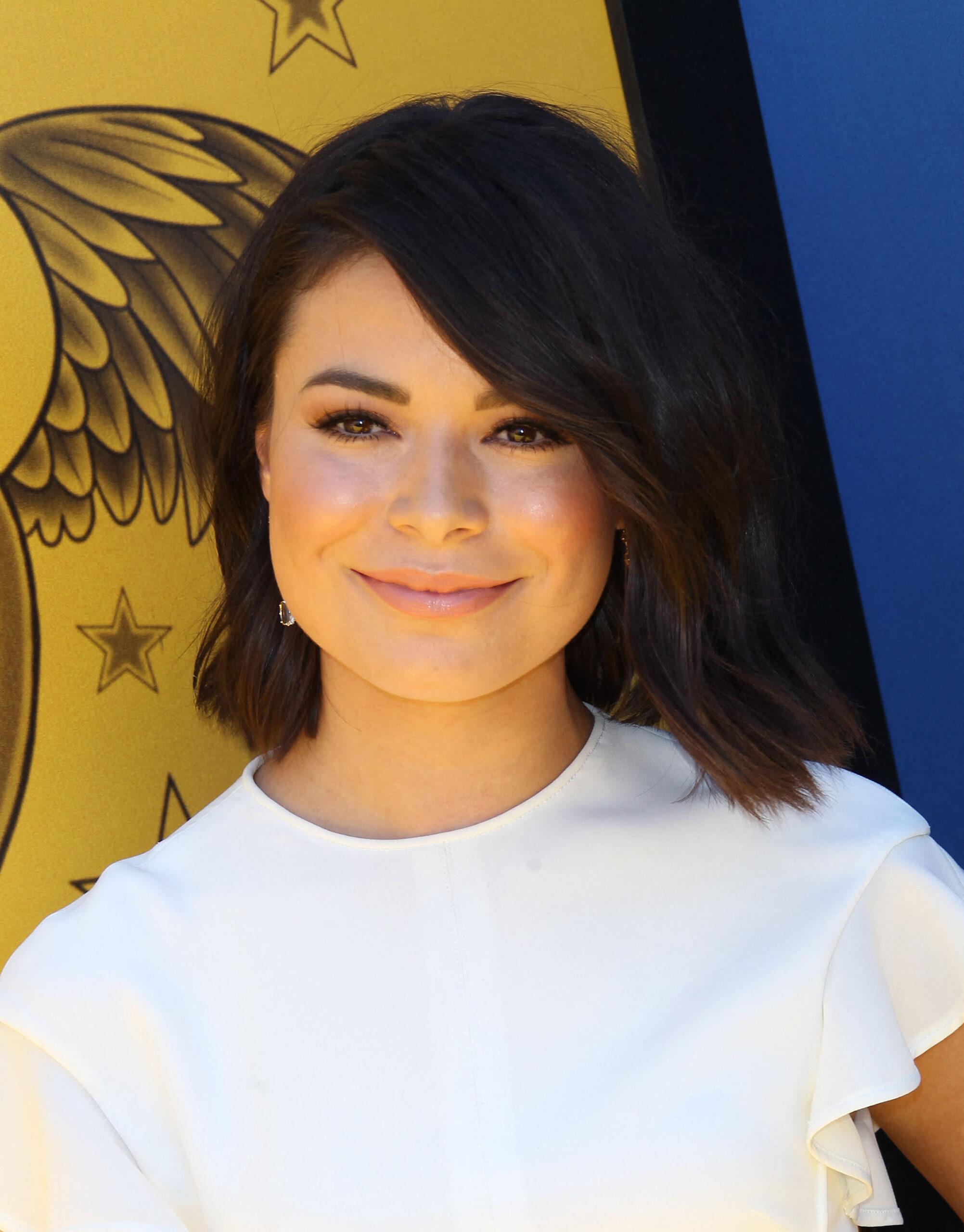 Miranda Cosgrove flaunts new bob cut at Despicable Me 3 Premiere