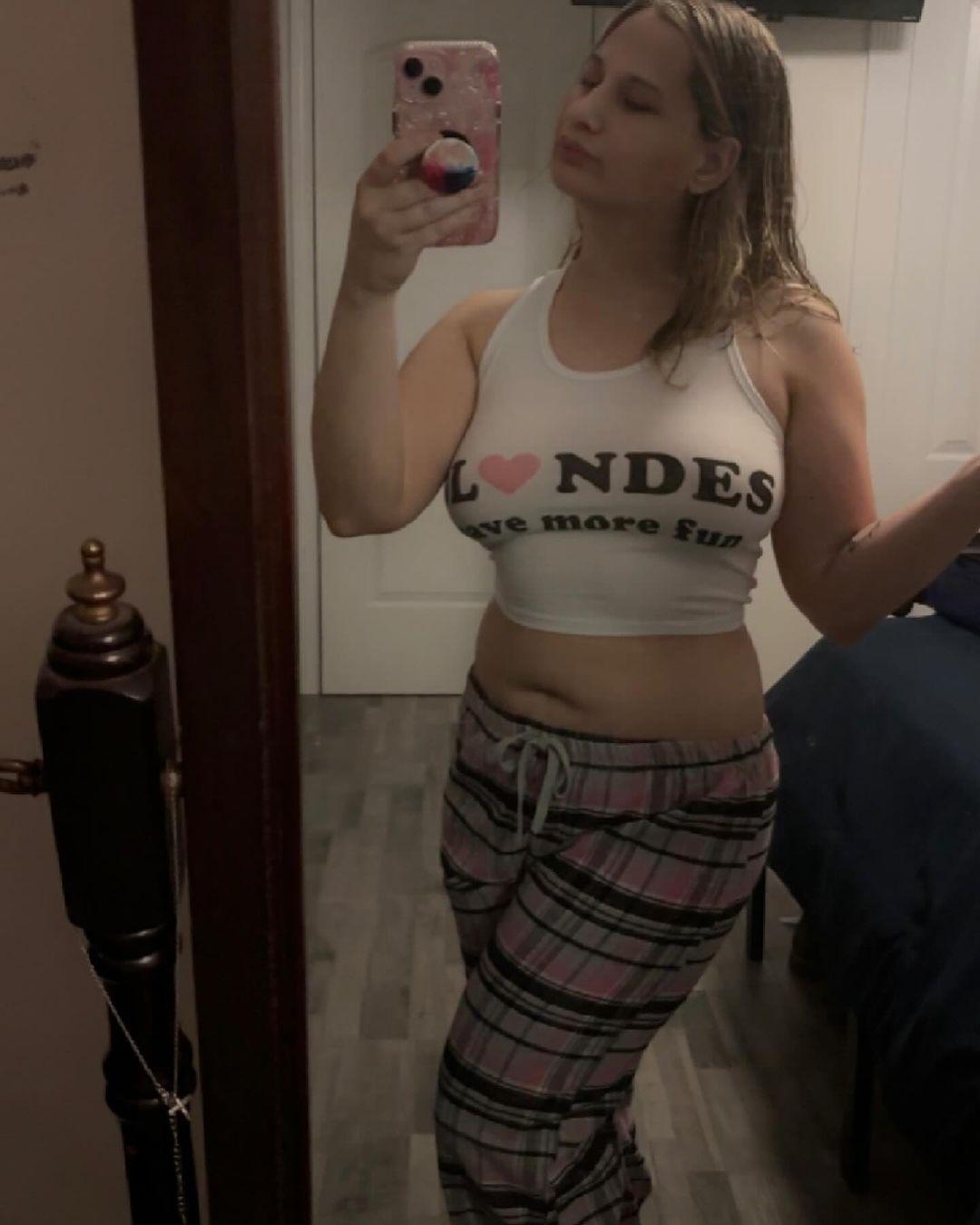 Gypsy Rose Blanchard in crop top