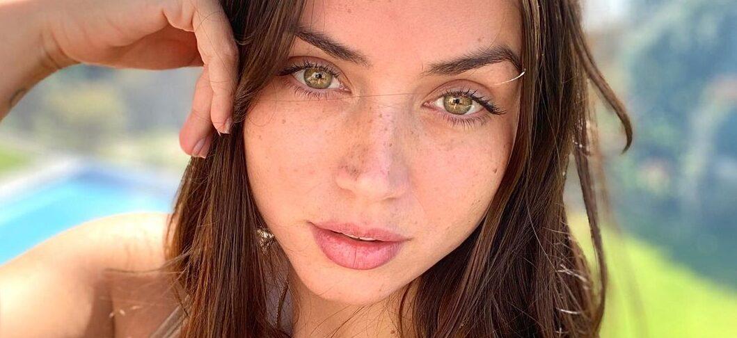 Ana De Armas snaps as selfie.