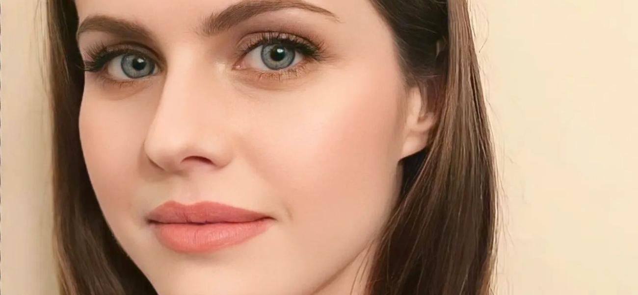 Alexandra Daddario close up