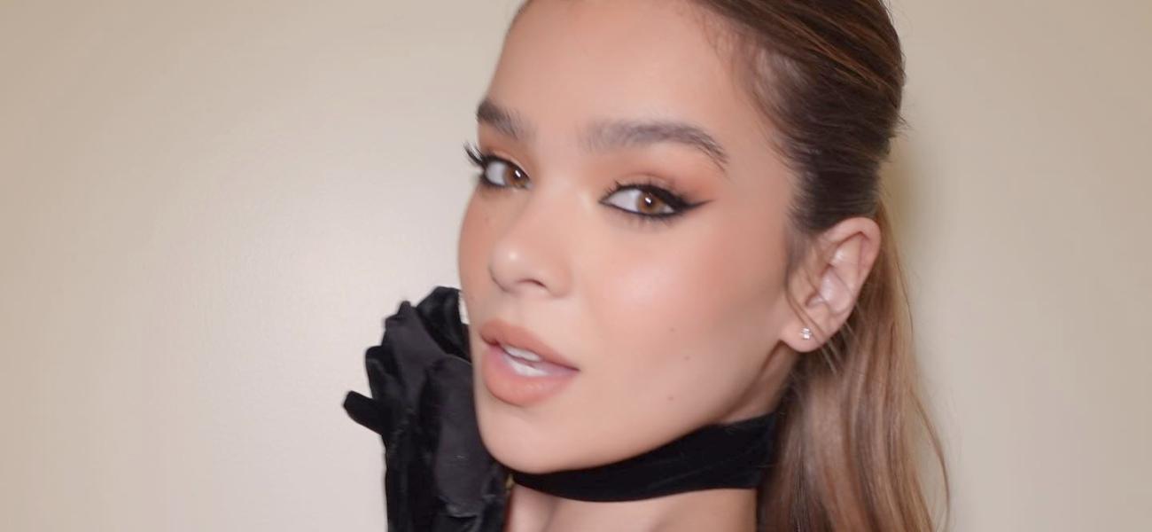 Hailee Steinfeld close up