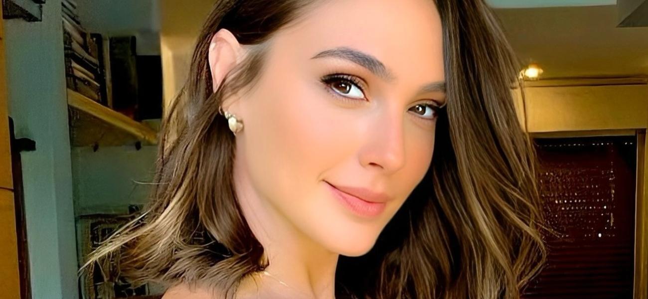 Gal Gadot close up and smiling