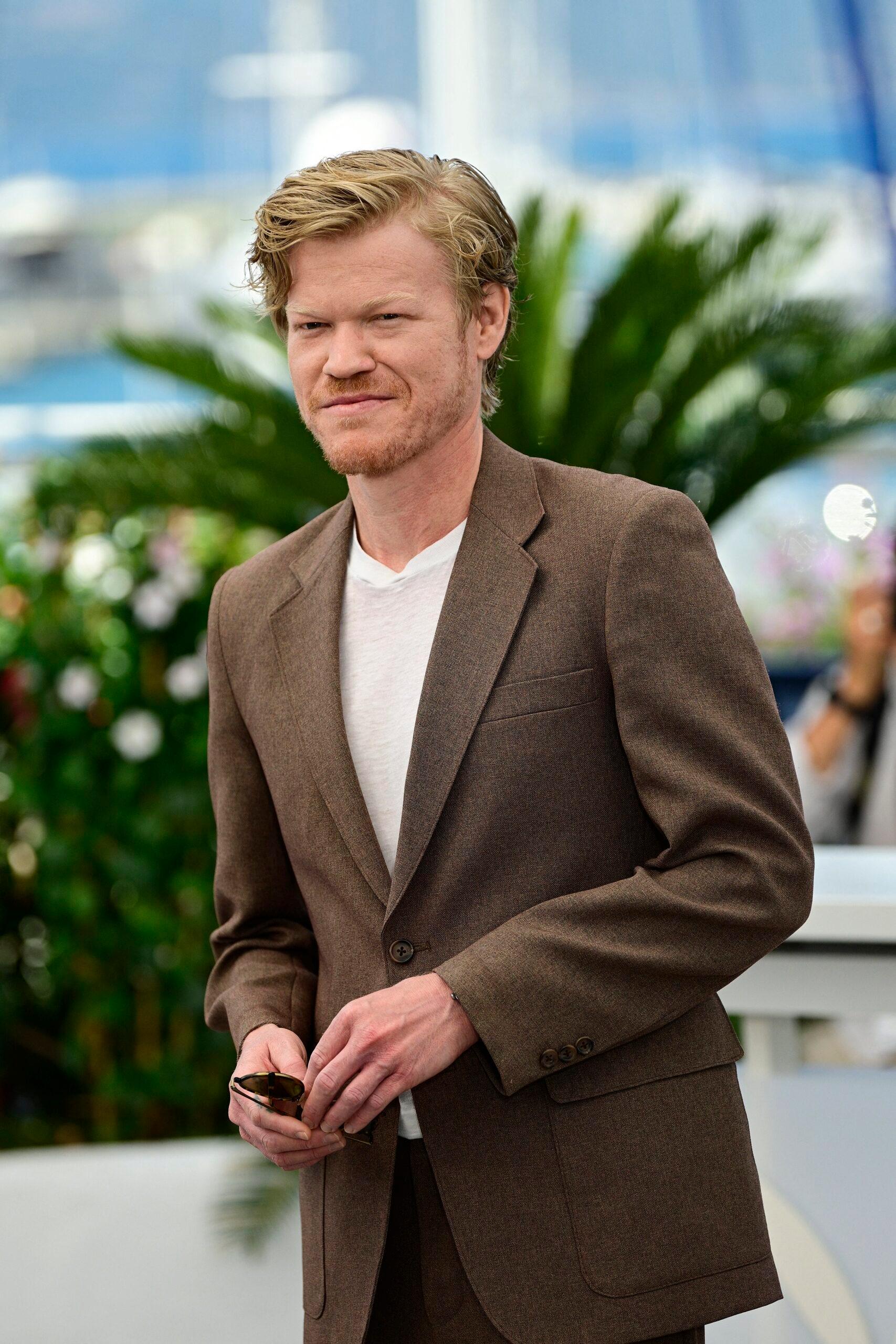 Jesse Plemons poses at Kinds Of Kindness Photocall