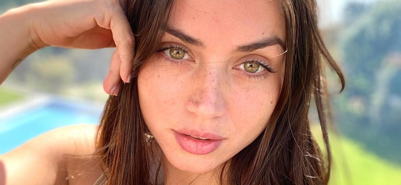 Ana de Armas close up