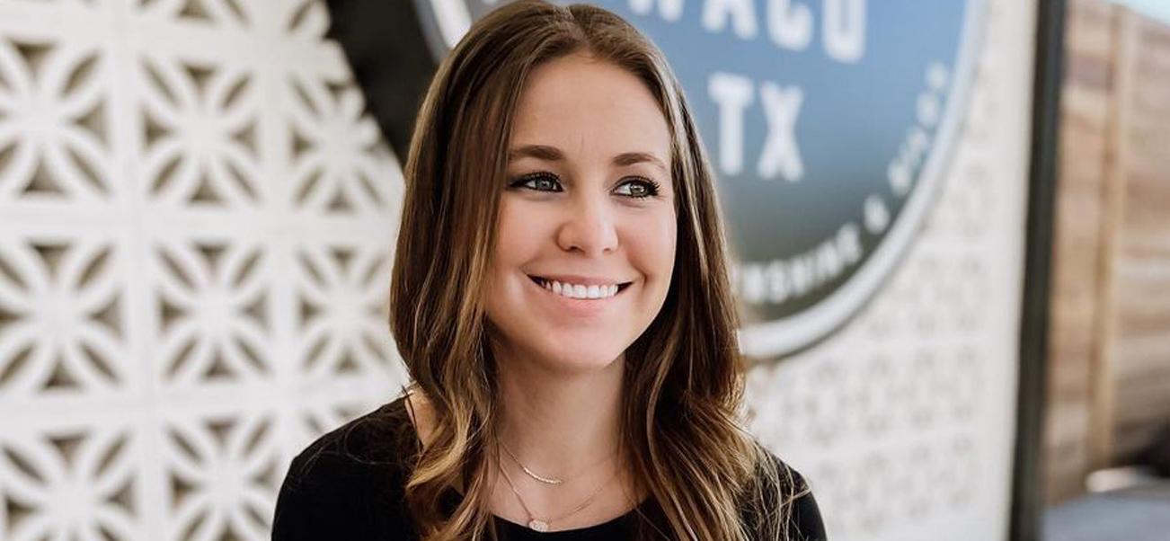 A close up portrait of Jana Duggar smiling