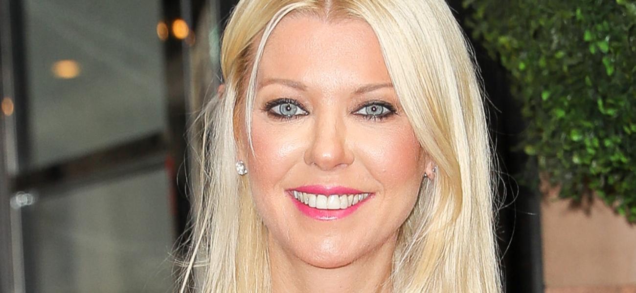 Tara Reid smiles close up